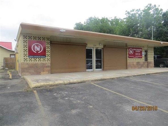 Commercial/Industrial Building: 300 W Garza St, Del Rio, TX 78840